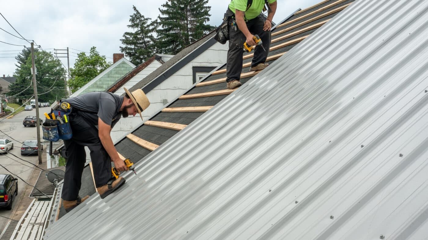 Metal Roofing Installation: Complete Guide to Roof Systems, Installation Steps, Materials, and Maintenance