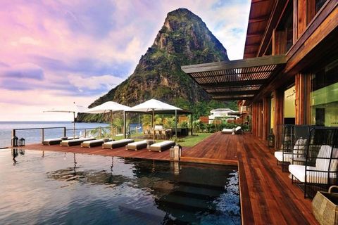 Luxury Vacation Resorts: Features, Experiences & Travel Insights